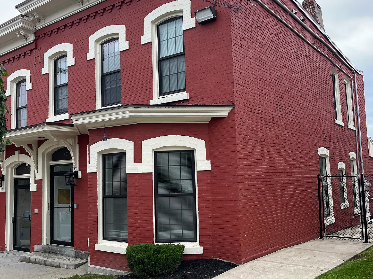 2 bed, 1.5 bath, 1200 sqft, $1,850 — Photo 2