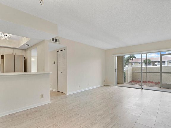 4th image of 1537 SE Royal Green Circle #101