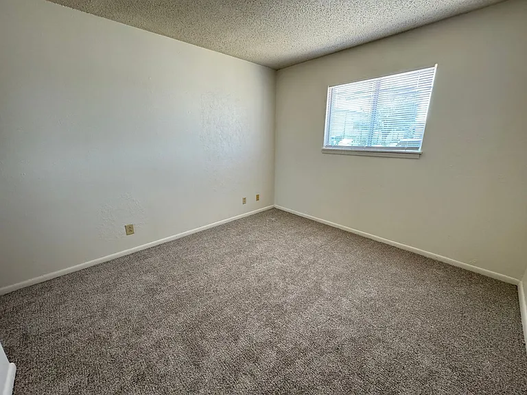 807 W Hallmark Ave — Photo 8