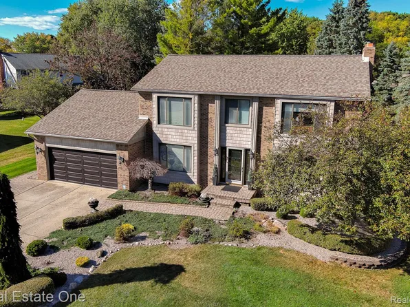 1536 Royal Crescent St, Rochester Hills, MI 48306