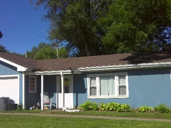105 8th St, Baldwin City, KS 66006