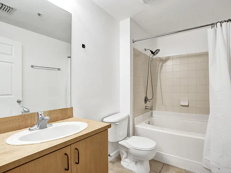 533 NE 3rd Ave #205 — Photo 7
