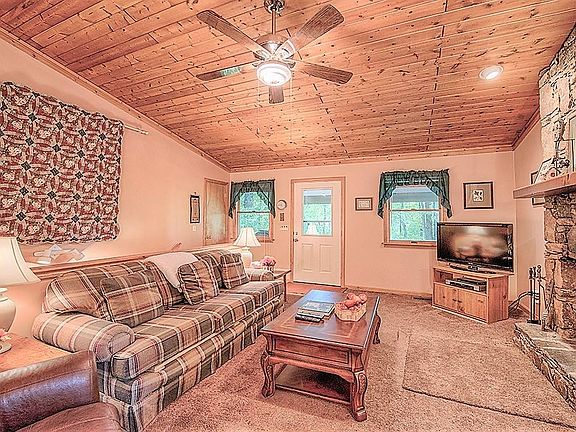 5th image of 151 Maplewood Dr