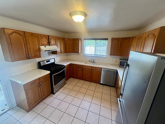 3rd image of 2464 255th St