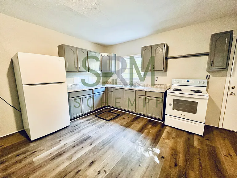 2300 W Madison St — Photo 13