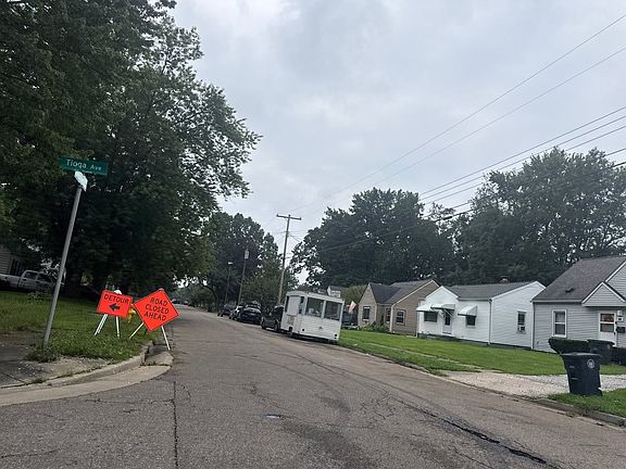 4th image of 887 Shoshone Ave