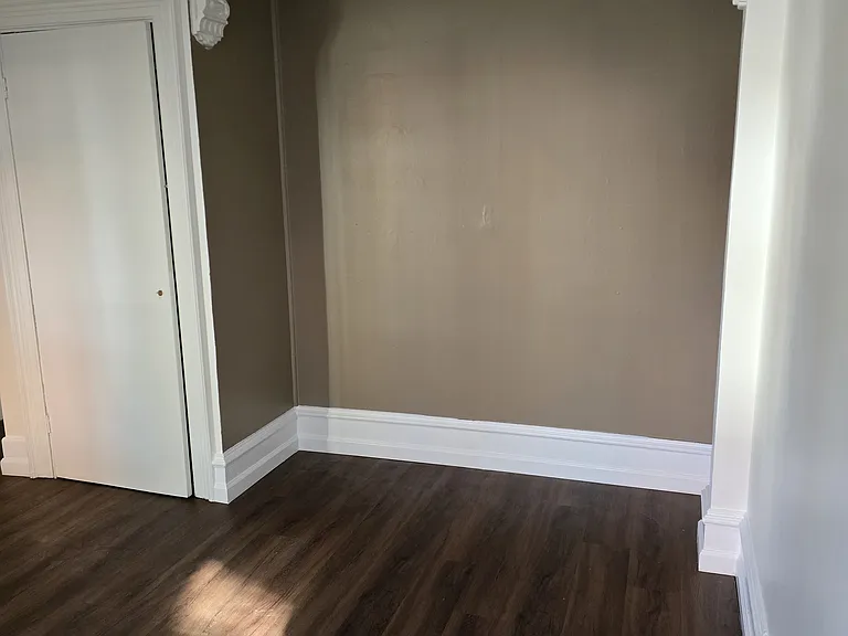 49 N West End Ave #3 — Photo 1