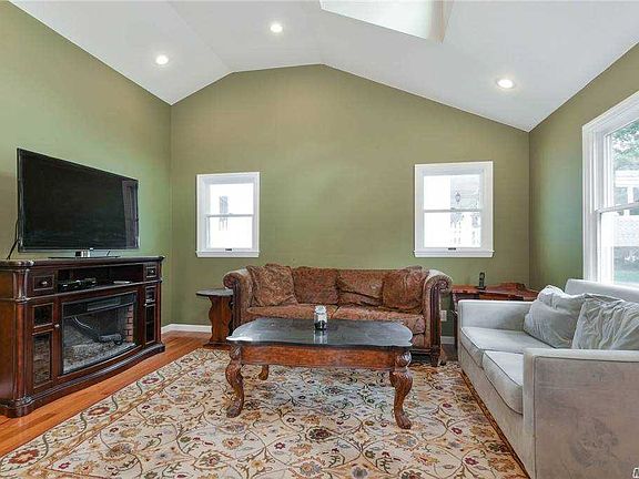 4th image of 55 Harding St #A