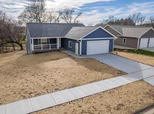1056 Hay Creek Trl, Reedsburg, WI 53959