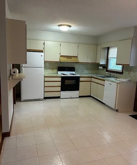 93 Laurelwood Dr — Photo 7