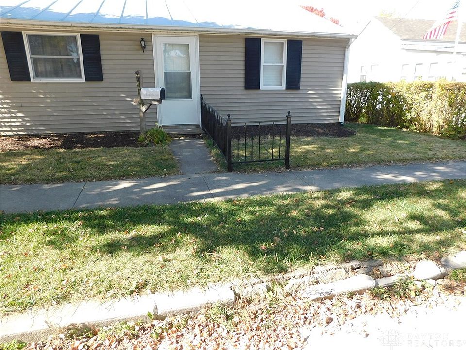 1st image of 704 Washington St