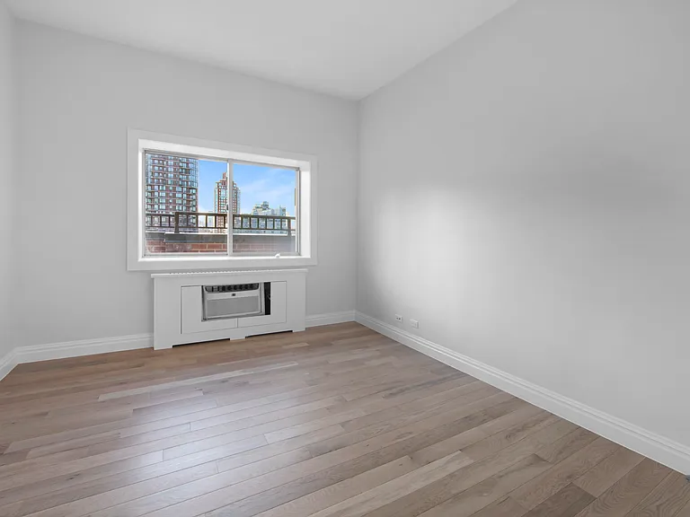 360 E 65th St #A — Photo 17