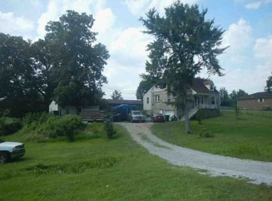 2nd image of 121 Lisa Ln
