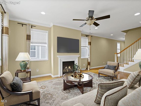 2nd image of 8 Amalia Lane