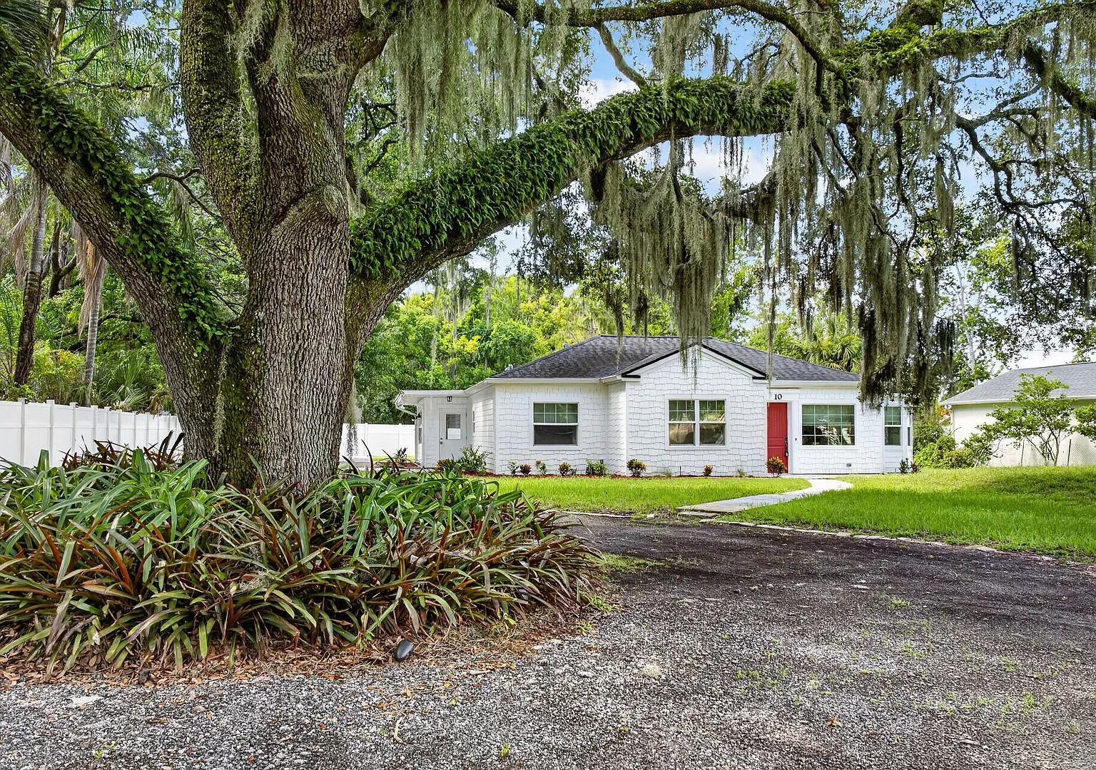 Stunning Historic 3/2 In the heart of Downtown Winter Garden! Available Now! — Photo 3