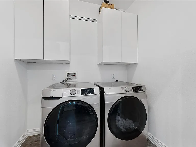 4547 Newberry St — Photo 10