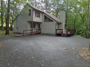 106 Cambridge Ct, Bushkill, PA 18324