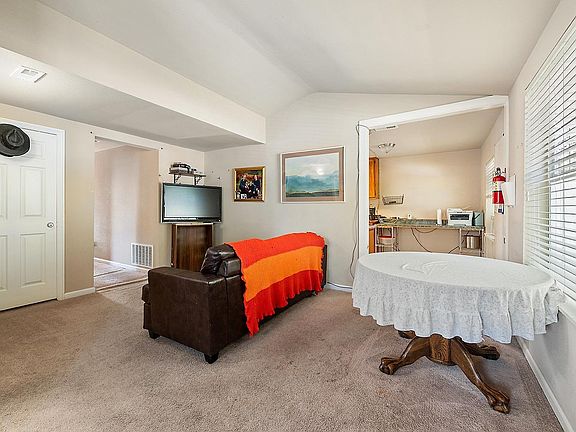 5th image of 220 Earle Street