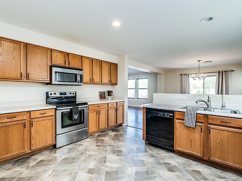 1st image of 4624 W Lindenthal Ln