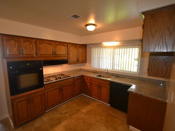 5th image of 419 Acacia St