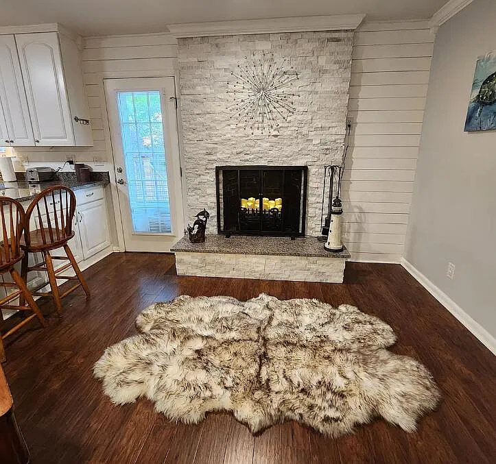 3 bed, 2.0 bath, 1703 sqft, $3,995 — Photo 4