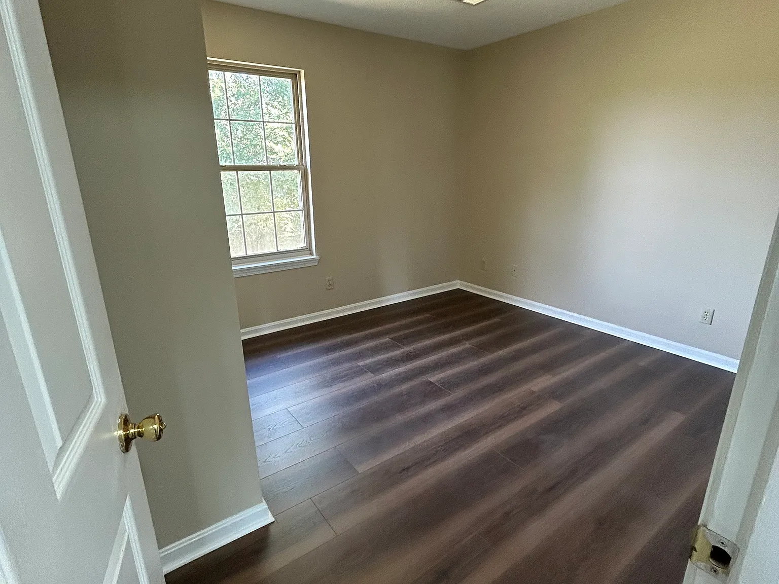 3 bed, 1241 sqft, $1,300 — Photo 2