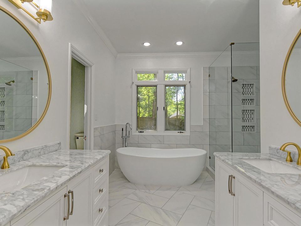 master bath newly remodeled. (Main level)
