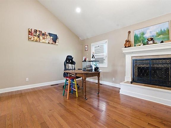 5th image of 288 NE Bayview Dr