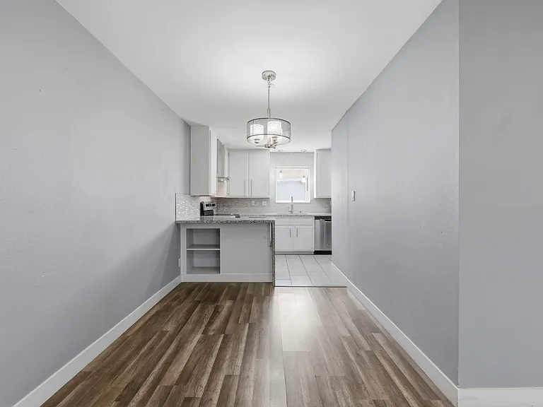 248 Greenbriar Townhouse Way — Photo 4