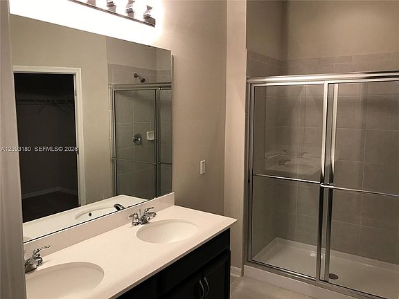 5th image of 2121 Preston Ln