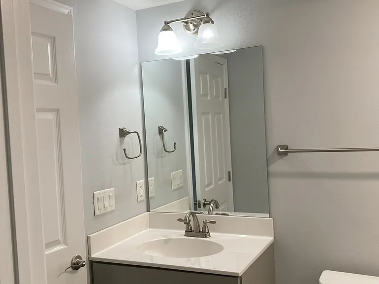 719 Cypress Dr — Photo 6