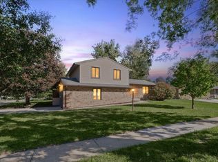2006 Clover Ct E, Champaign, IL 61821