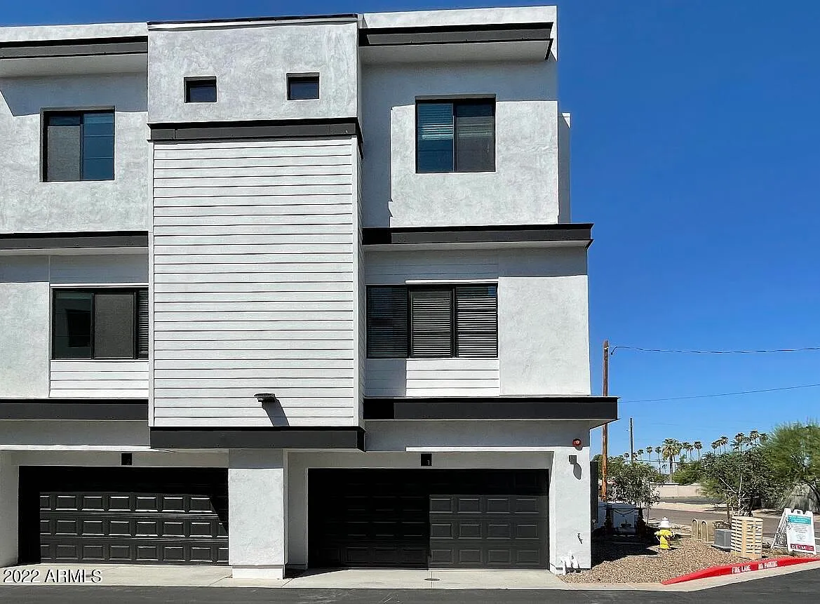3215 E Flower St — Photo 3