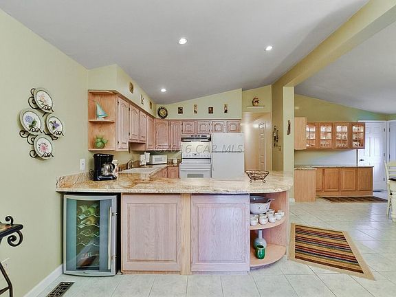 Kitchen wine refrigerator