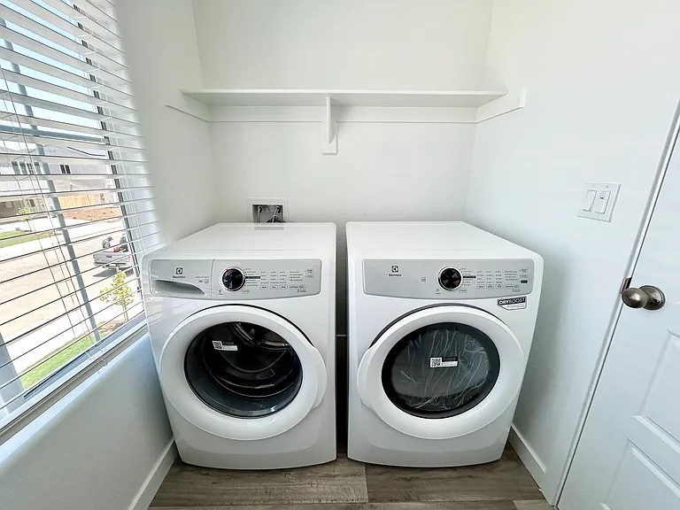 4456 Bellaire Ave — Photo 9