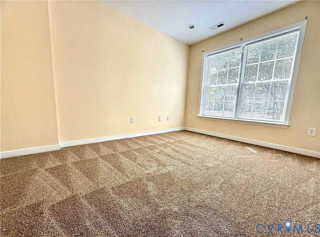3 bed, 2.5 bath, 1920 sqft, $2,100 — Photo 4
