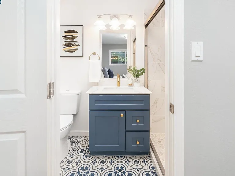 2255 Rockne Dr — Photo 11