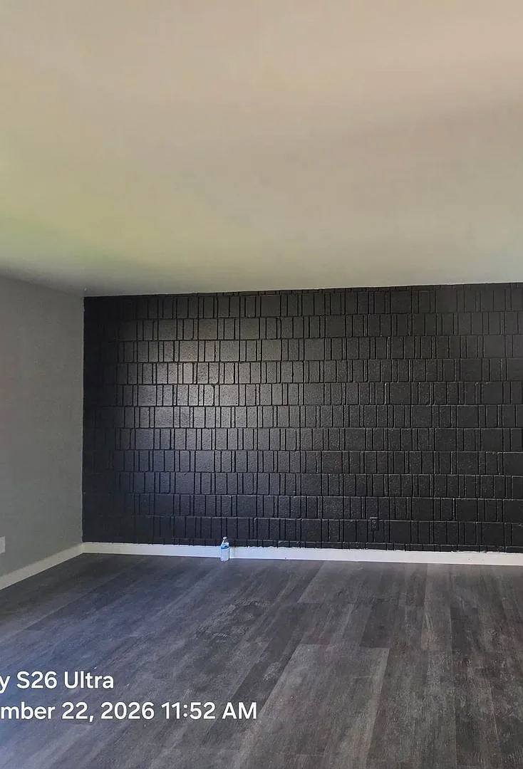 3 Bedroom Condo - Fully renovated — Photo 1