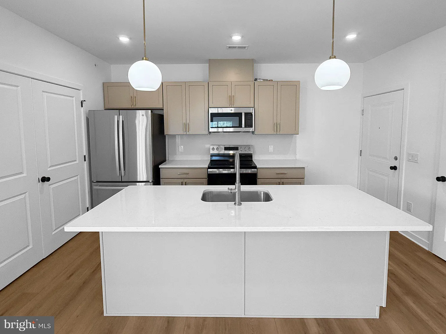 2 bed, 2.0 bath, 1040 sqft, $2,750 — Photo 3