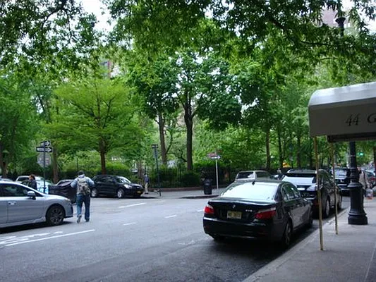 Rented by Winick Realty Group LLC | media 25