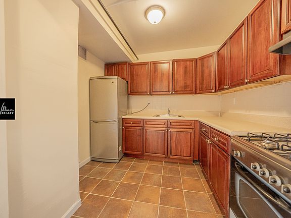 2nd image of 796 Sterling Pl #6B