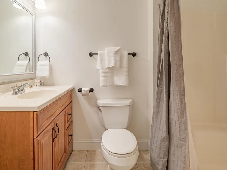 39 Clyde St #D — Photo 15