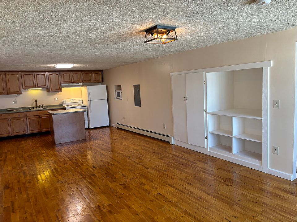 1st image of 100 Strawberry Ave #9
