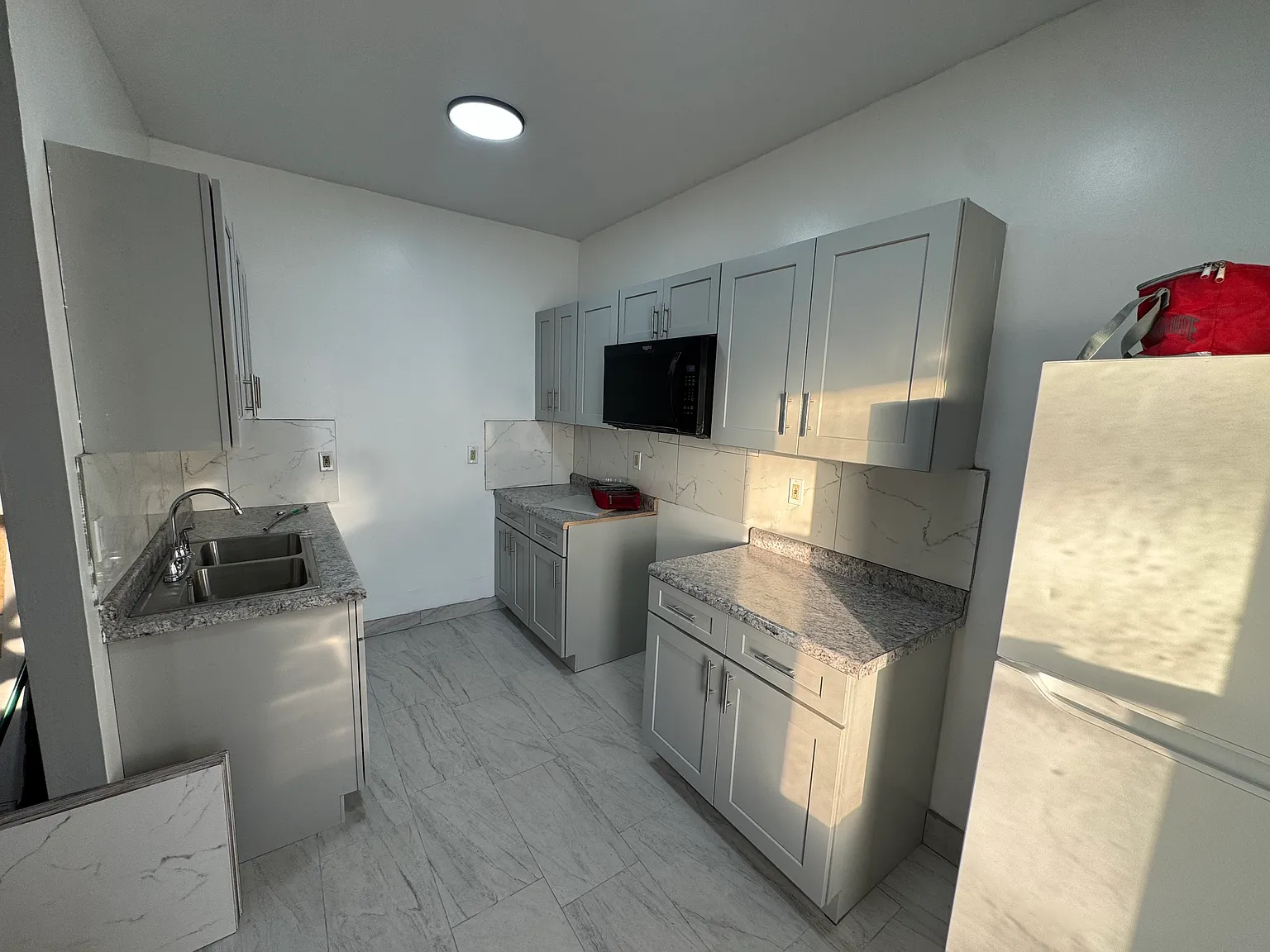 3 bed, 950 sqft, $1,350 — Photo 1