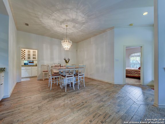 4th image of 10 Hendon Ln