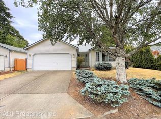 2052 SE Arlington Loop, Hillsboro, OR 97123