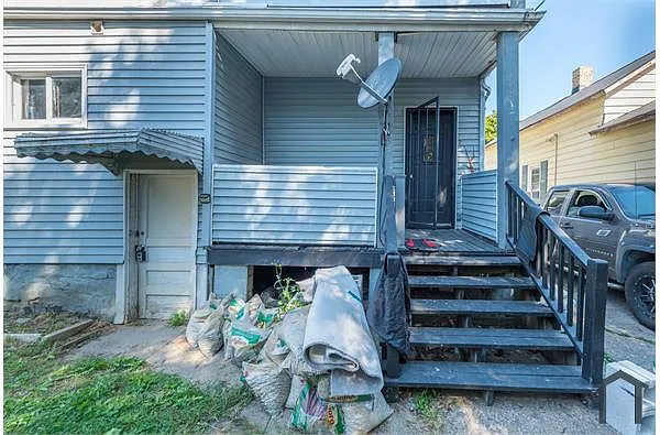 Building Photo - 6300 Gertrude Ave #UP