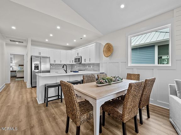 5th image of 415 N New River Drive