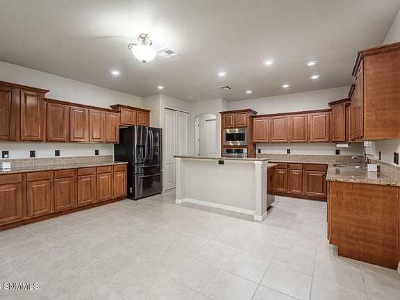 4th image of 3740 Allande St