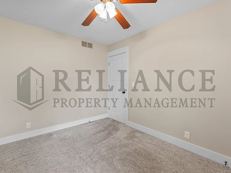 117 S Lark Ln — Photo 13